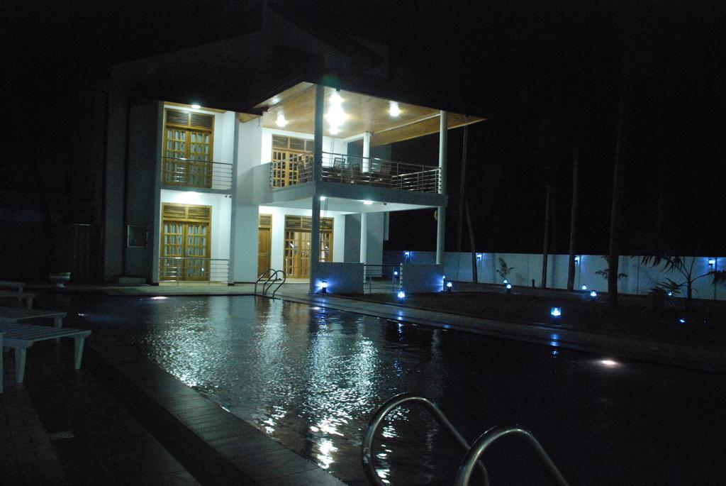 Bluewater Beach Resort Trincomalee Eksteriør billede